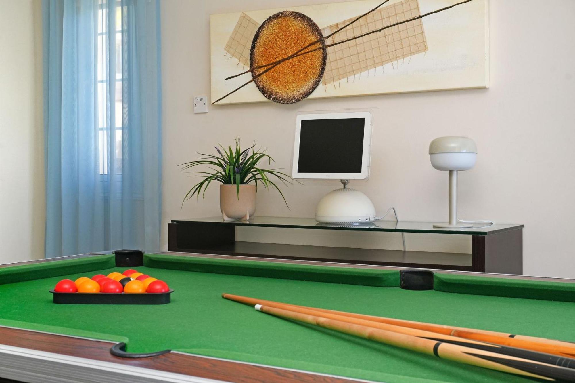 Villa Oceania - Beachfront Paralímni Eksteriør bilde